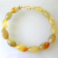 <em>Mellow Fruitfulness, </em>necklace, agate, goldplated silver, 42cm long, no 1514.