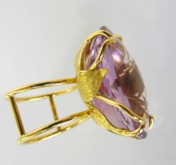 <em>Alyogyne huegeli - Wild Hibiscus - Wildflower Collection,</em> ring, 18ct gold oval amethyst cushion multi-facetted amethyst 34.20 cts, size O, 2.0 x 3.5 x 2.7cm, no 1388.
