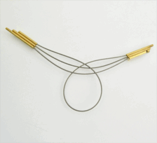 <em>Knot XVII, </em>brooch, 18ct gold, stainless steel 8 x 15 x 0.6cm, no 0552e.