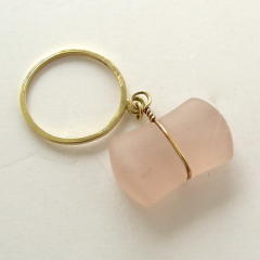 <em>Pilbara Dawn - Pilbara Collection,</em> ring, rose quartz, 18ct gold, 2.5 x 1.5 x 0.7mm, no 0403g.
