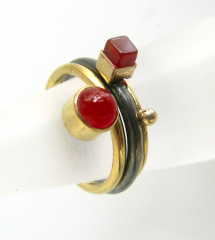 <em>Chorizema ilicifolium - Wildflower Collection,</em> 18ct gold, sterling silver, carnelian, pinkie ring, size J, no 0784.