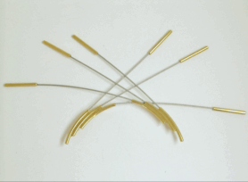 <em>Little Golden Brolgas - The Birds, pair of brooches, </em>18ct gold, and stainless-steel cable. Can be worn many ways, 10 x 15 x 0.7cm, no 0601b.