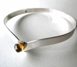 <em>For Nuda Veritas - Homage to Klimt, </em>sterling silver, 18ct gold, citrine, 1.5 x 7.0 x 7.5cm, no 1040.
