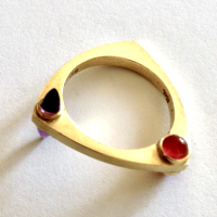 <em>Wantonness - Homage to Klimt, </em>ring, 18ct yellow gold, amethyst, carnelian, 2.5 x 2.5 x 1.7cm, no 1028.