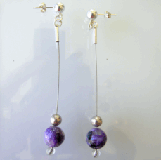<em>Charolit, earrings, </em>charolit, sterling silver, steel cable, 8.5 x 1.1 x 1.7cm, no 1503.