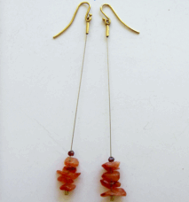 <em>Eremaea chandelier - Wildflower Collection, </em>earrings, carnelian chips, facetted garnet, 18ct gold, steel, 9.0 x 1.2 x 1.0cm, no 1230.