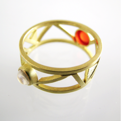 <em>Nuda Veritas II - Absolute Truth - Homage to Klimt,</em> ring, 18ct gold, moonstone, carnelian, size N, no 1298a.