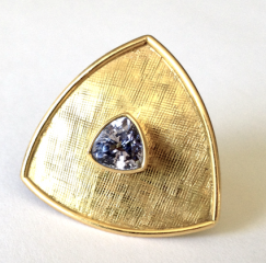 <em>For Gertha - Homage to Klimt,</em> ring, 18ct gold mauve sapphire, 2.8x 2.8 x 2.8cm, no 1083.
